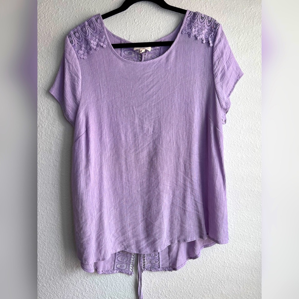 Flower & Feather Lavender Back Crochet Top Size 2XL.